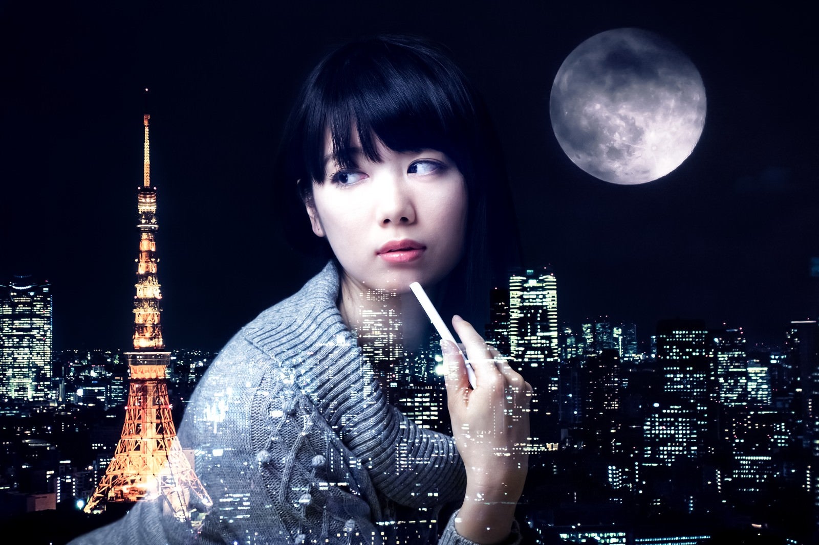 「美女と東京タワーと満月（フォトモンタージュ）」の写真［モデル：モデルリリース］