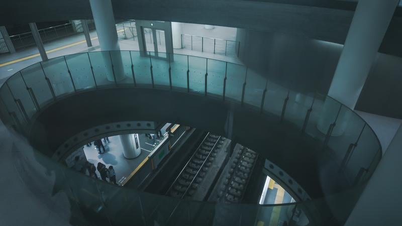 副都心線渋谷駅の楕円形の吹き抜け（渋谷事変の聖地）の写真