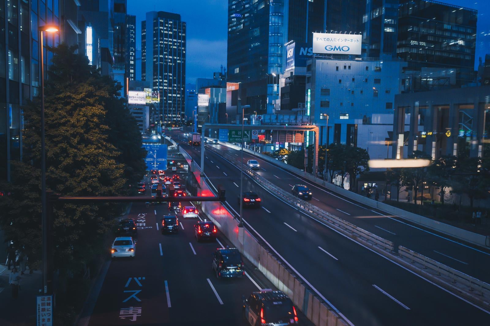 「Shibuya Bridge XXI から見た高速道路」の写真