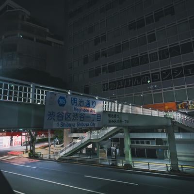 渋谷事変の舞台になった深夜の渋谷駅13番出口前と明治通りの写真