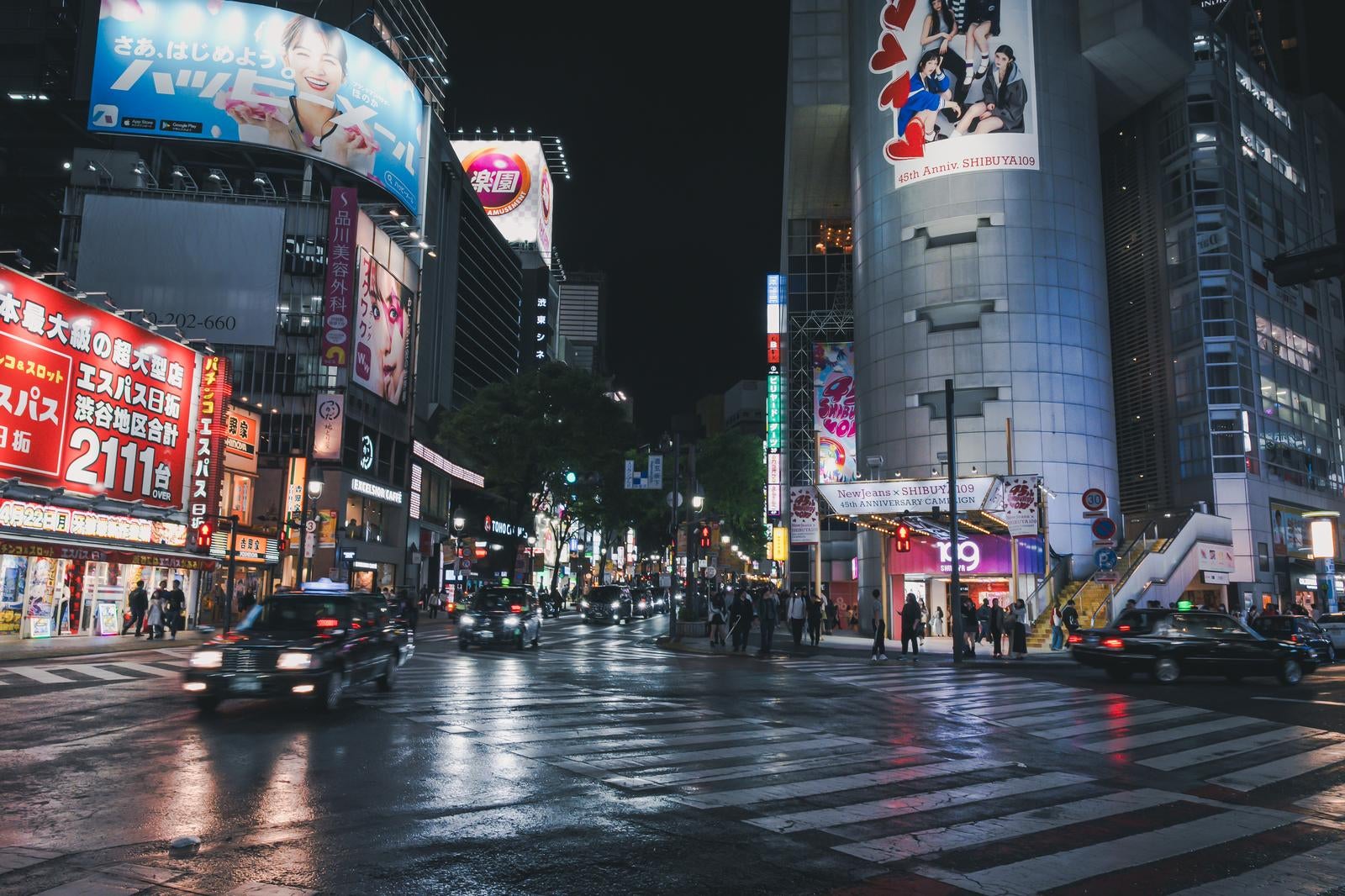 「雨上がりの道玄坂 109前横断歩道」の写真