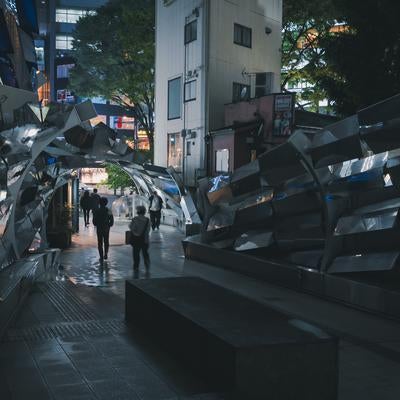 渋谷マークシティレストランアベニュー入口（夜間）の写真
