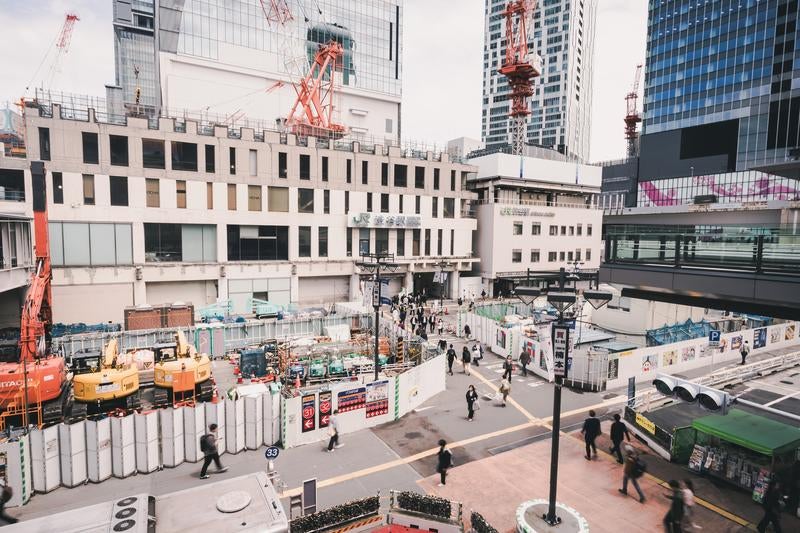 渋谷駅再開発工事の様子の写真
