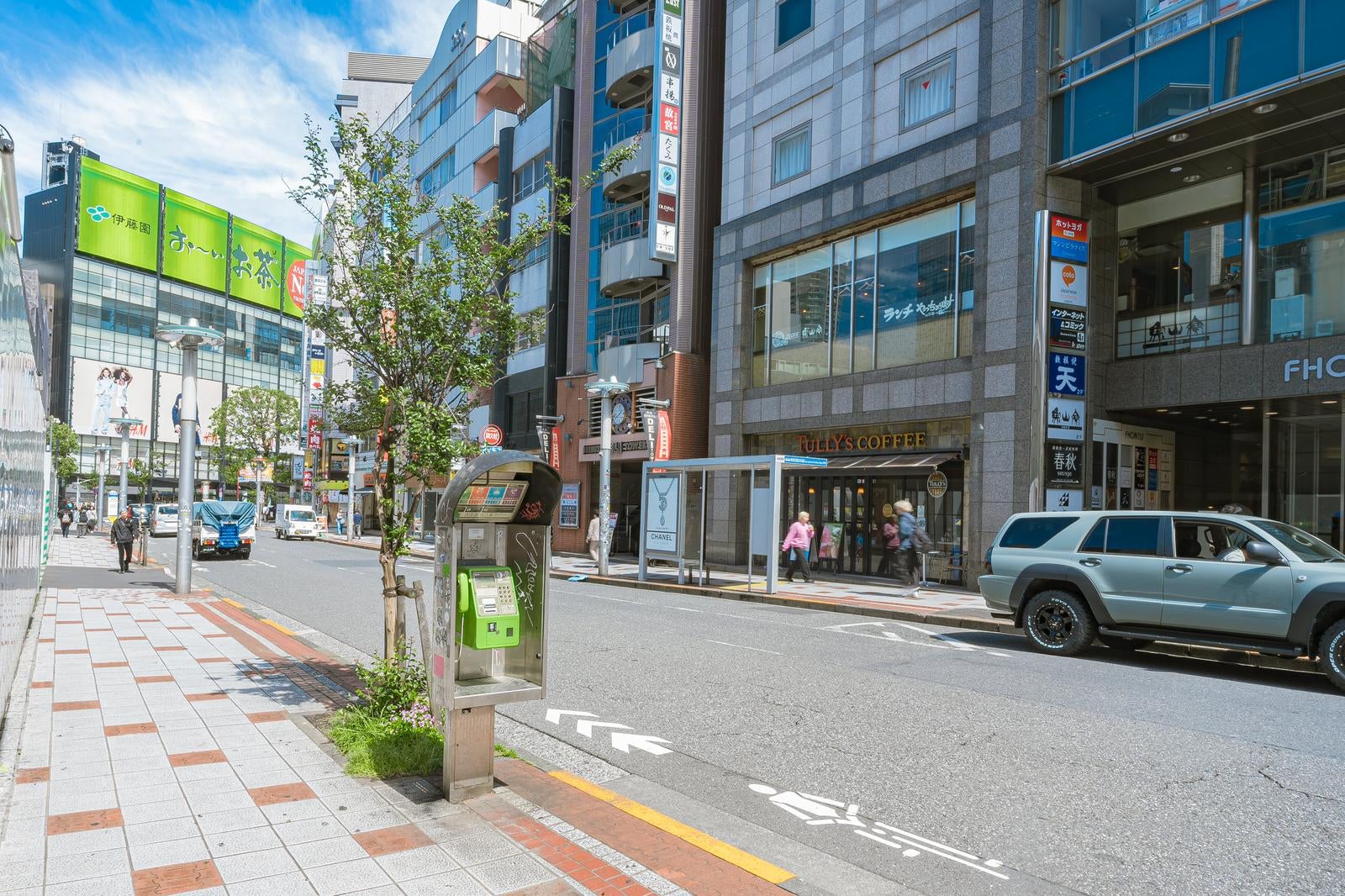 「日中の松濤文化村ストリート」の写真