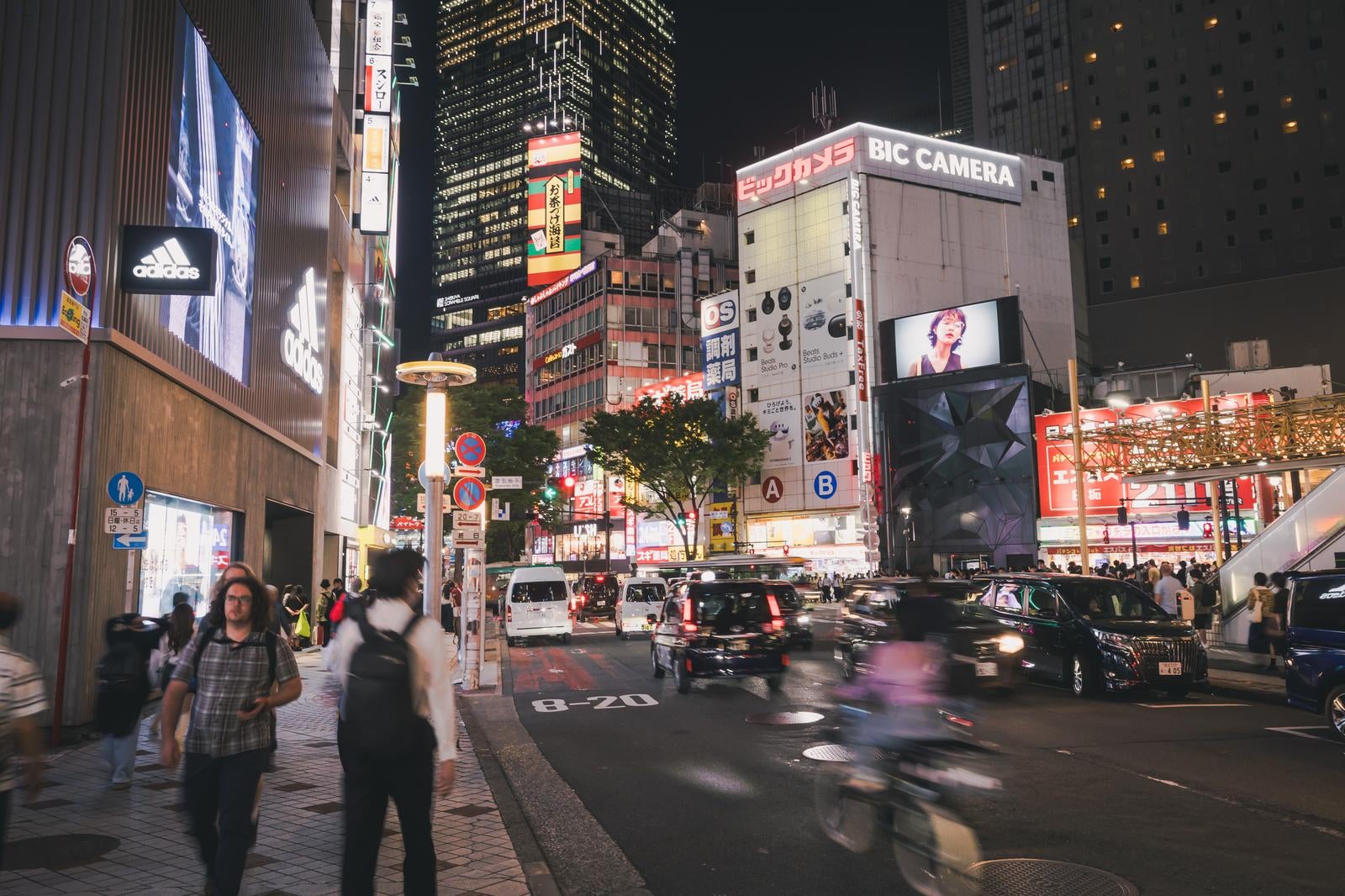 「渋谷道玄坂下の109交差点前」の写真