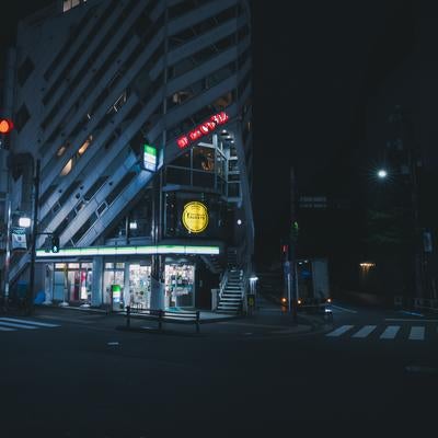 夜間の松濤文化村ストリートの写真