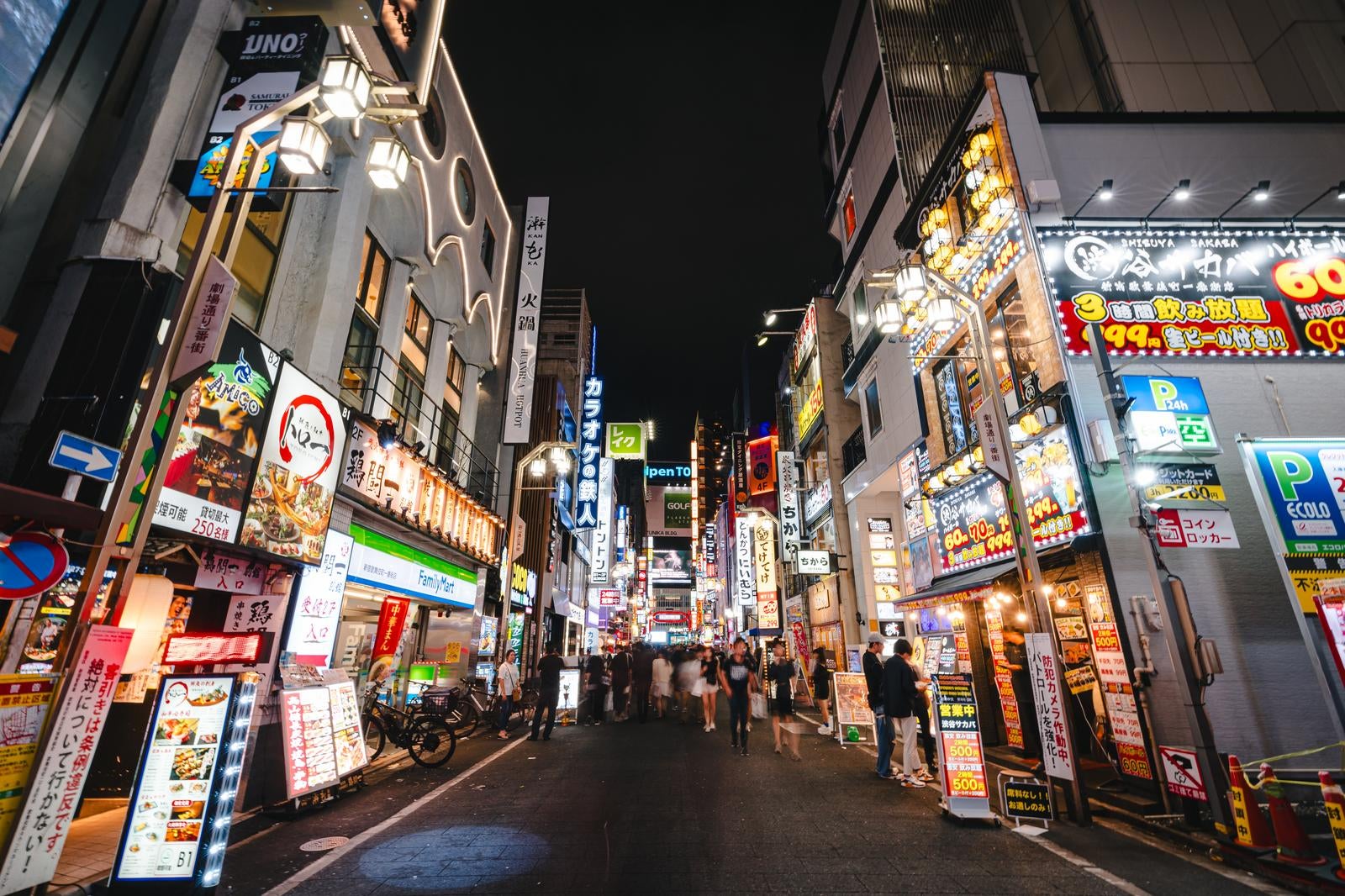「歌舞伎町一番街（夜間）」の写真
