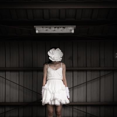 色白を保つため光合成は諦めたの写真