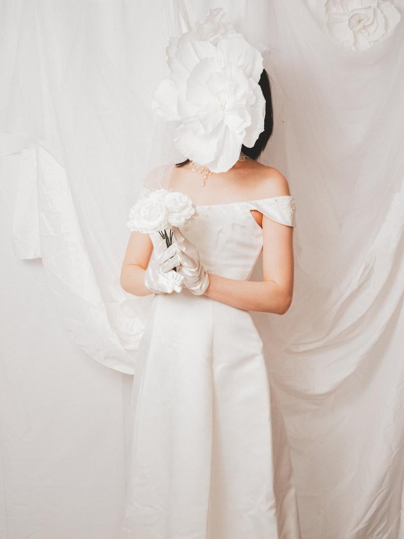 「匿名花嫁」の写真［モデル：田村未完］