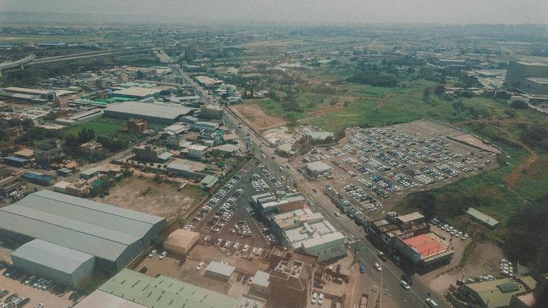 発展が進むカンボジアと上空の写真