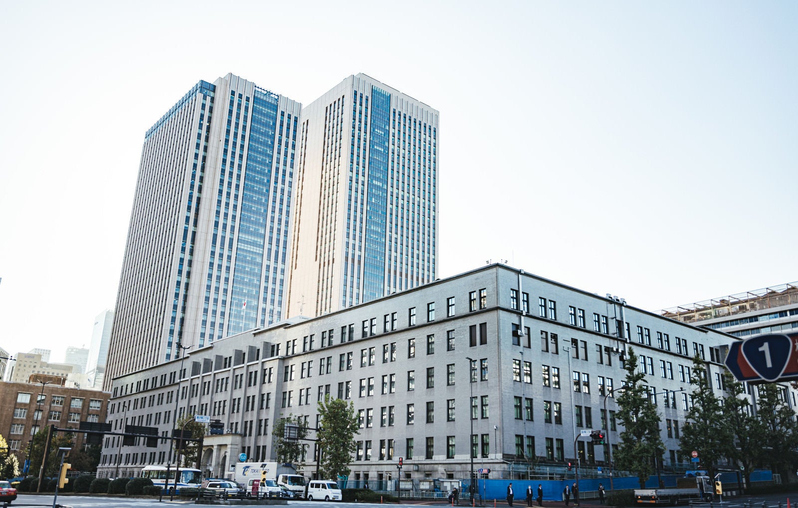 「財務省と国税庁の建物」の写真