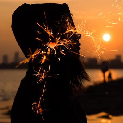 夕焼けと線香花火のフォトモンタージュの写真
