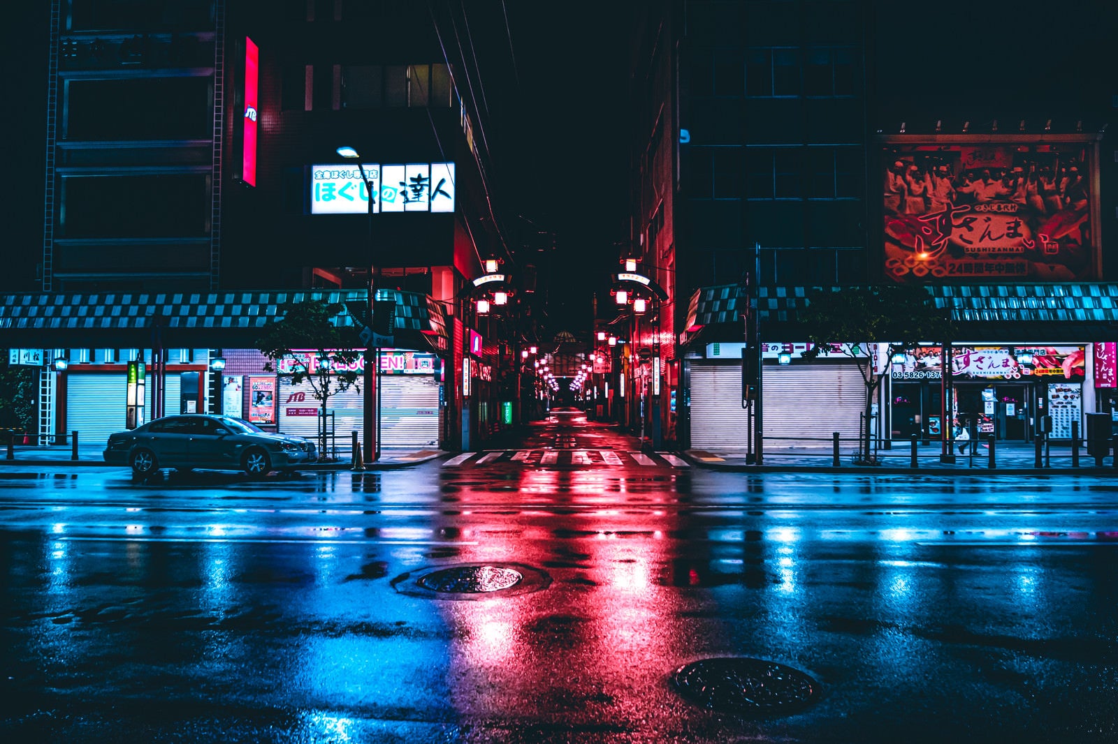 「雨上がりの浅草中央通り（東京都台東区浅草）」の写真