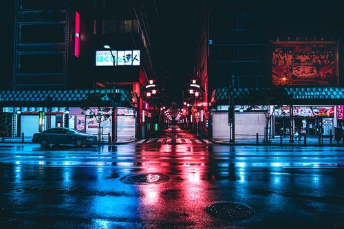 雨上がりの浅草中央通り（東京都台東区浅草）の写真