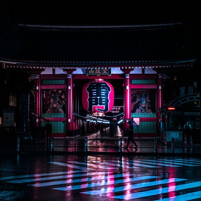 雨上がりの雷門（東京都台東区浅草）の写真