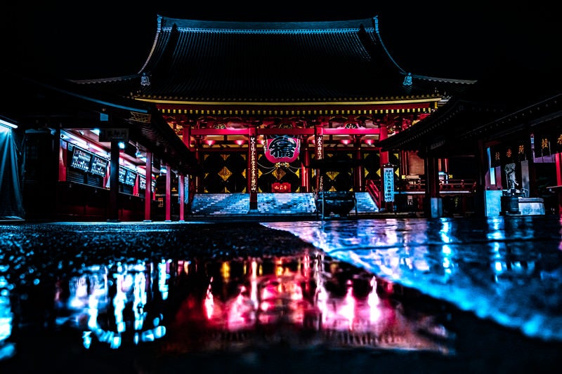 夜の浅草寺本堂（東京都台東区浅草）の写真