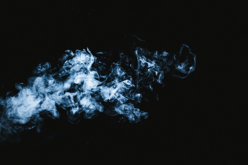 霊魂のような煙の写真