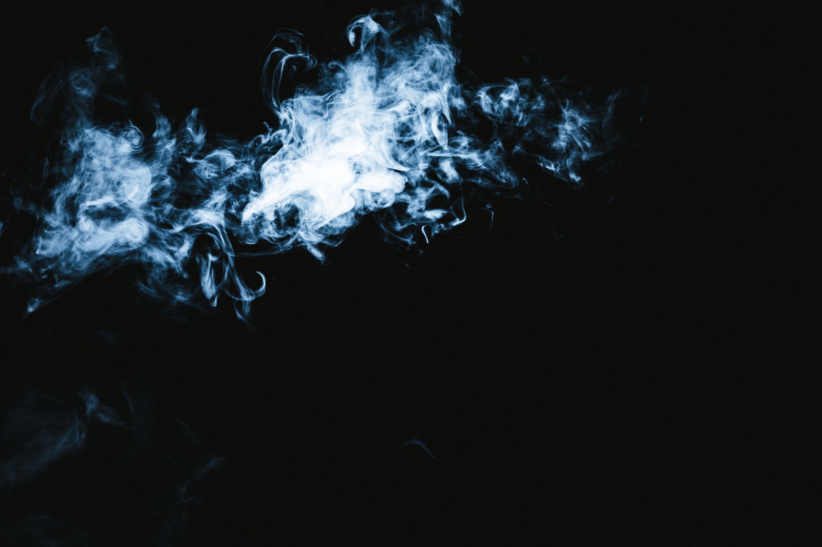 「亡者の悲鳴が聞こえてきそうな煙の形」の写真