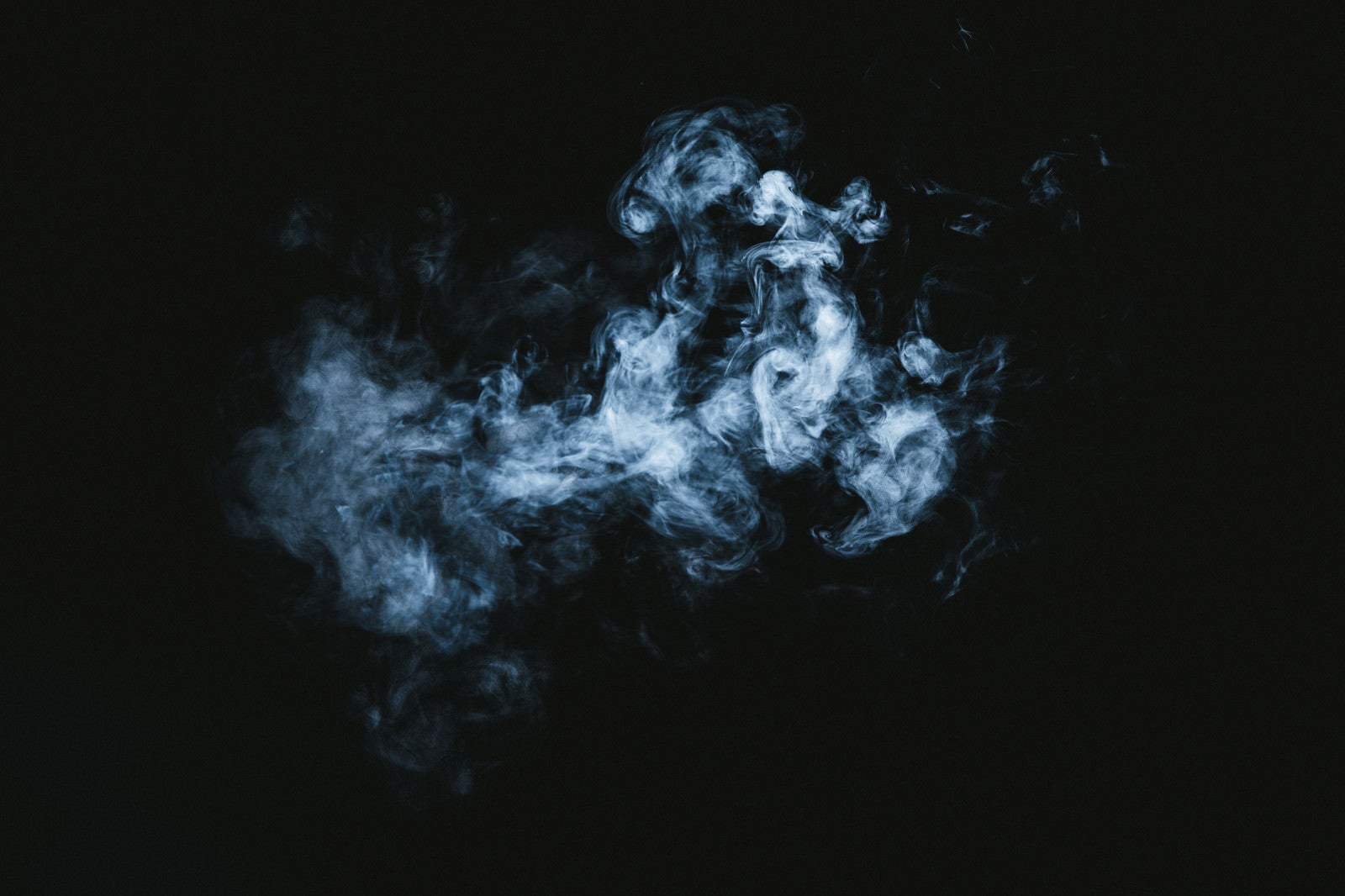 「滞留する煙 | フリー素材のぱくたそ」の写真