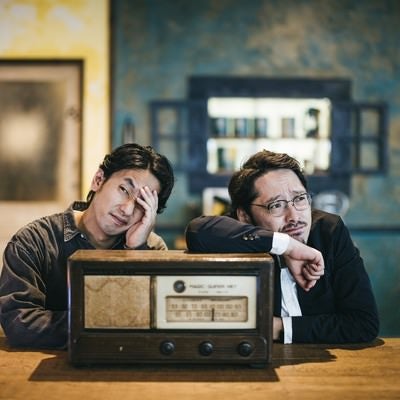 落ち込む二人組の探偵の素材