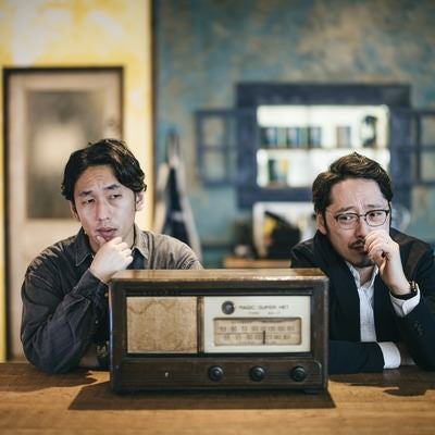 がっかりする二人組の探偵の素材