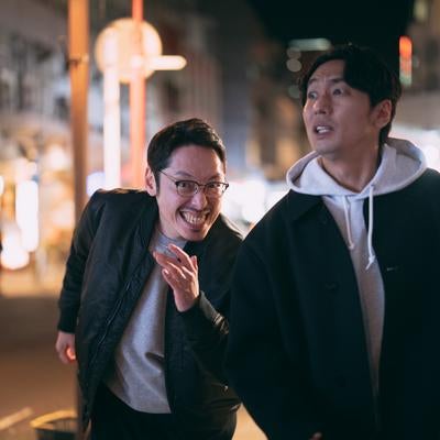 街の謎を追いかける探偵活動、夜間の尾行調査の写真