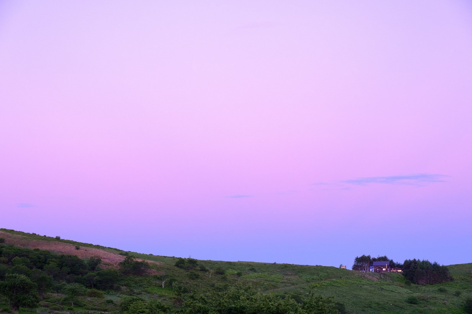 「紫の空と霧ヶ峰高原」の写真