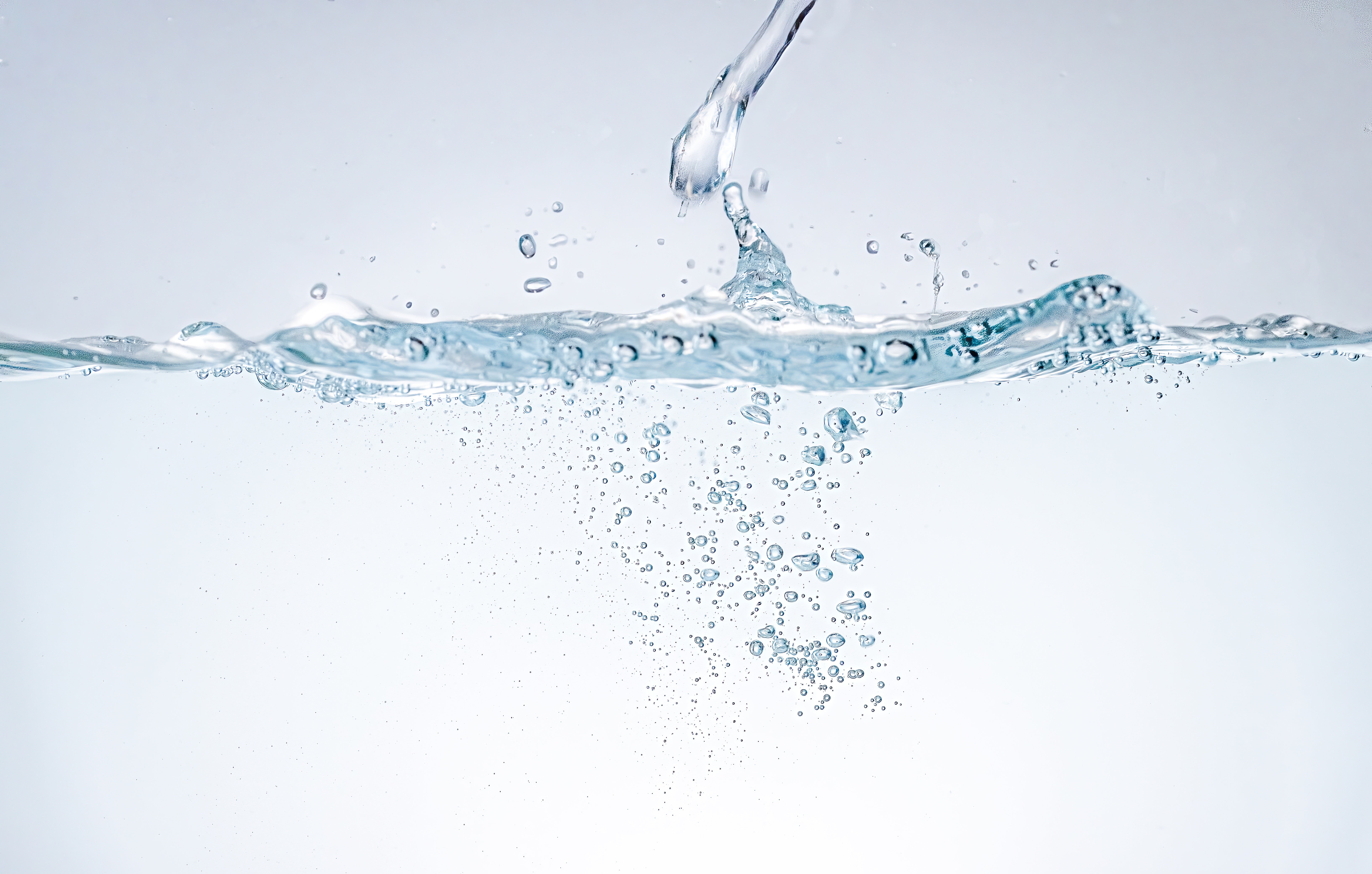 水中に落ちる水滴と気泡の無料の写真素材 - ID.83169｜フリー素材 ぱくたそ