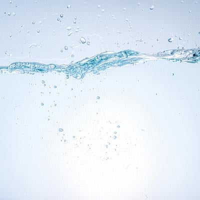 みずみずしい透明感溢れる水の写真