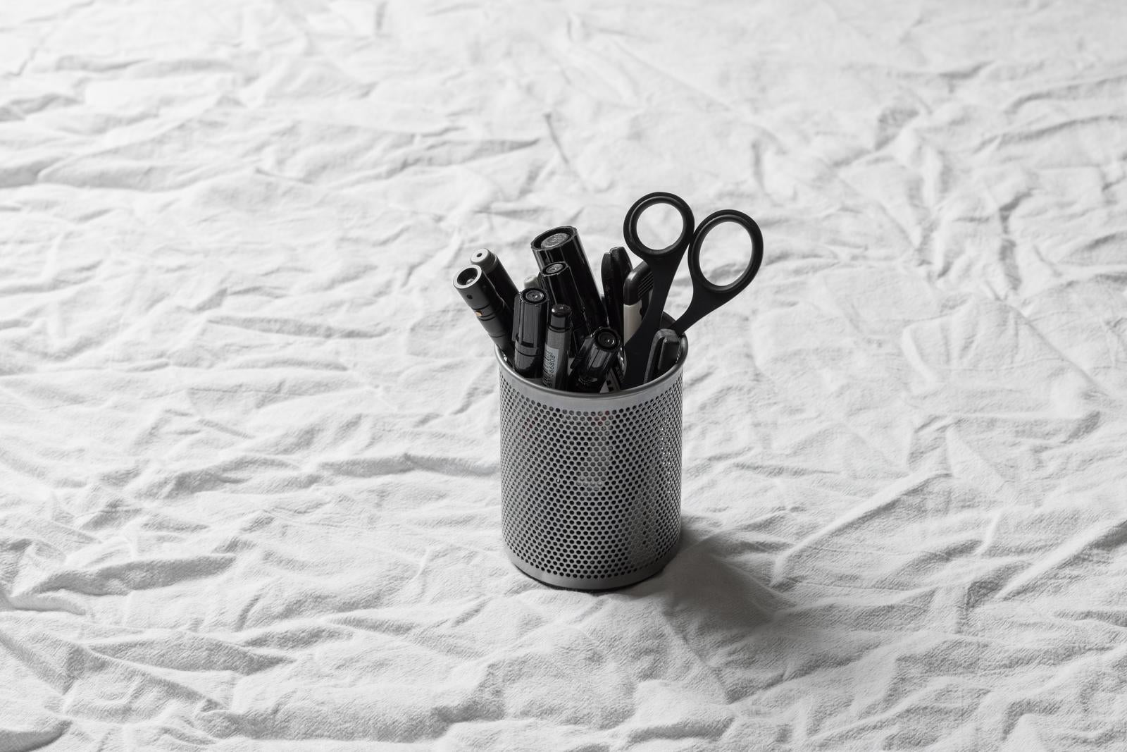 「ペン立てと鉛筆立て 筆記具の保管と整理」の写真