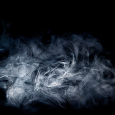 浮き出る煙の写真