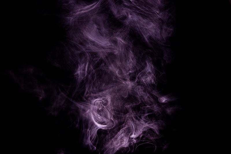 紫色のスモークの写真