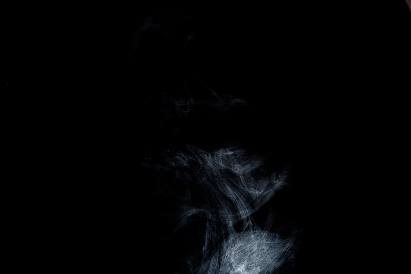 「白い煙が昇っていく」の写真