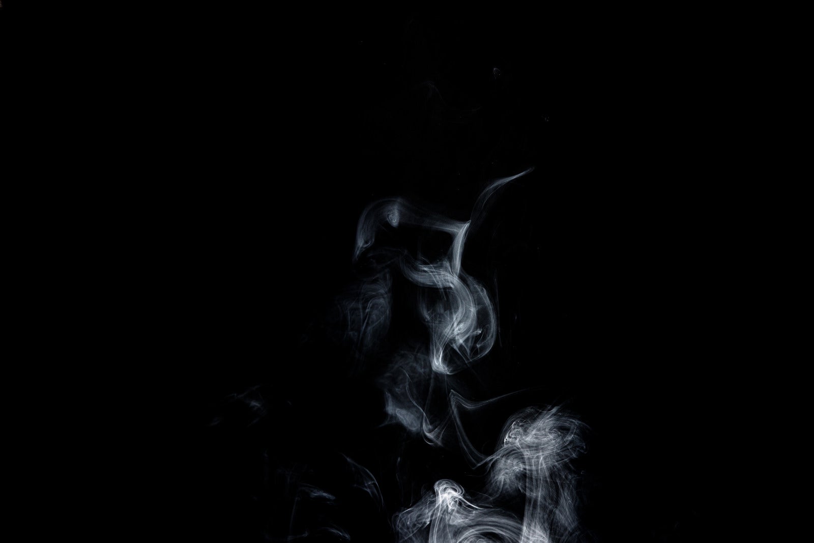 「ゆらゆら昇る白い煙」の写真