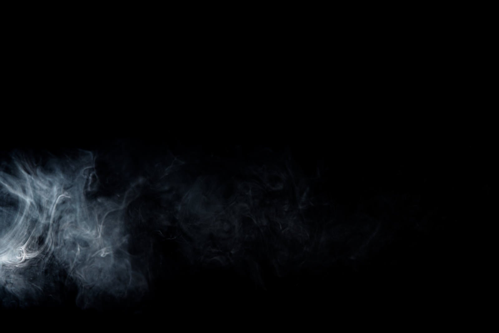 「ポワンっと噴出された白い煙」の写真