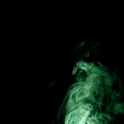 滞留する緑の煙の写真