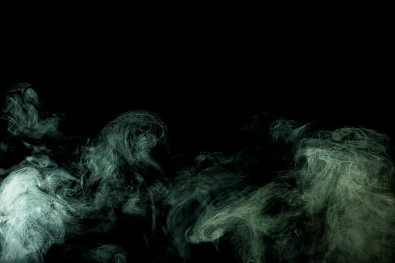「緑色の煙の様子」の写真