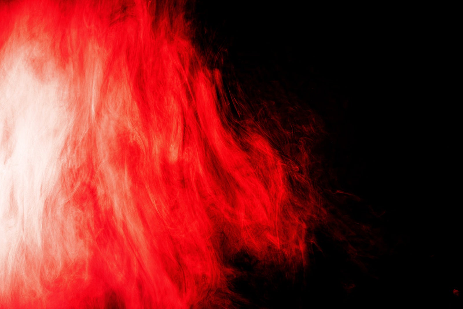 「コアから流れる赤いコスモ」の写真