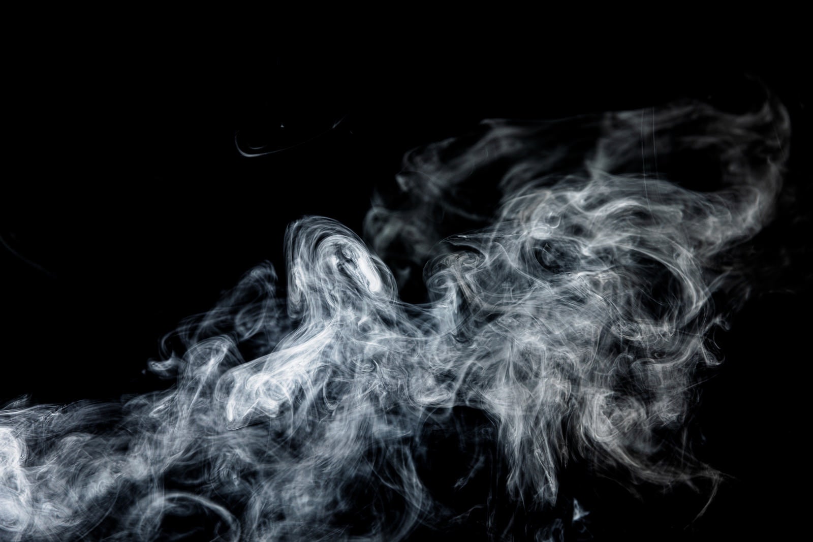 「流れ出る煙」の写真