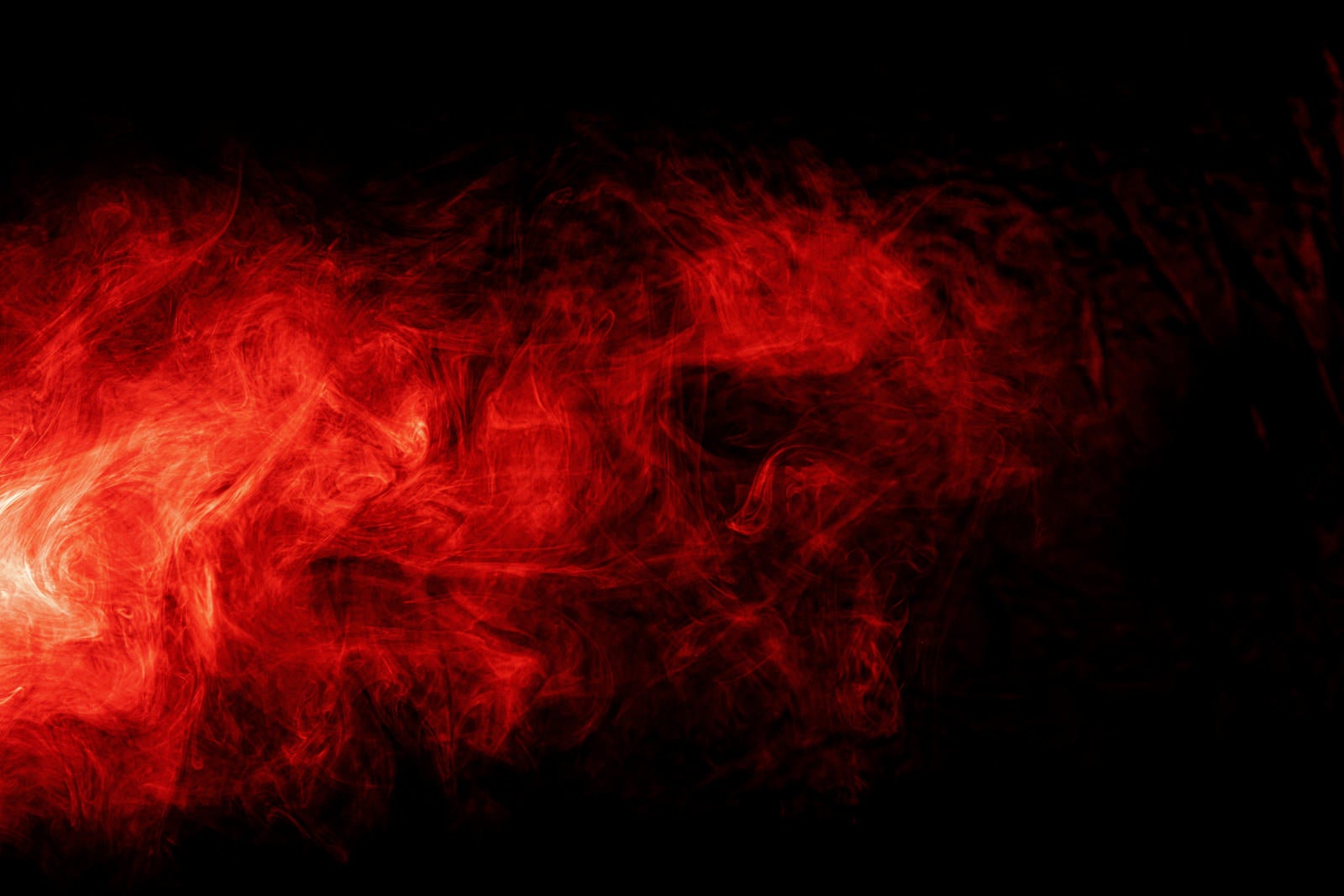 「燃え上がるような煙」の写真