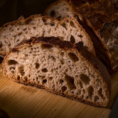 スライスしたパンの切り口の写真