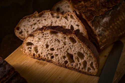 スライスしたパンの切り口の写真