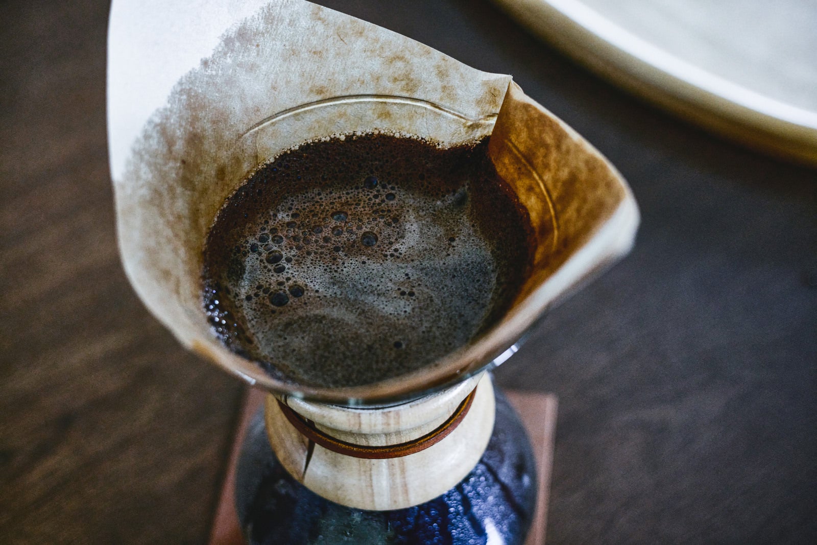 「コーヒーを蒸らす風景」の写真