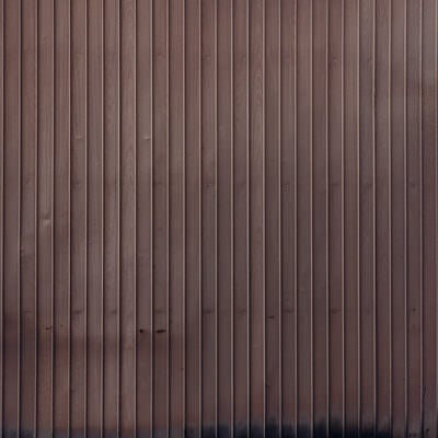 茶色のトタン外壁の写真