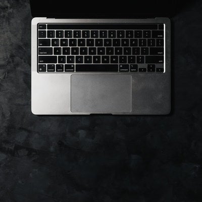 ノートパソコン（Macbook）で広がる無限の可能性の写真