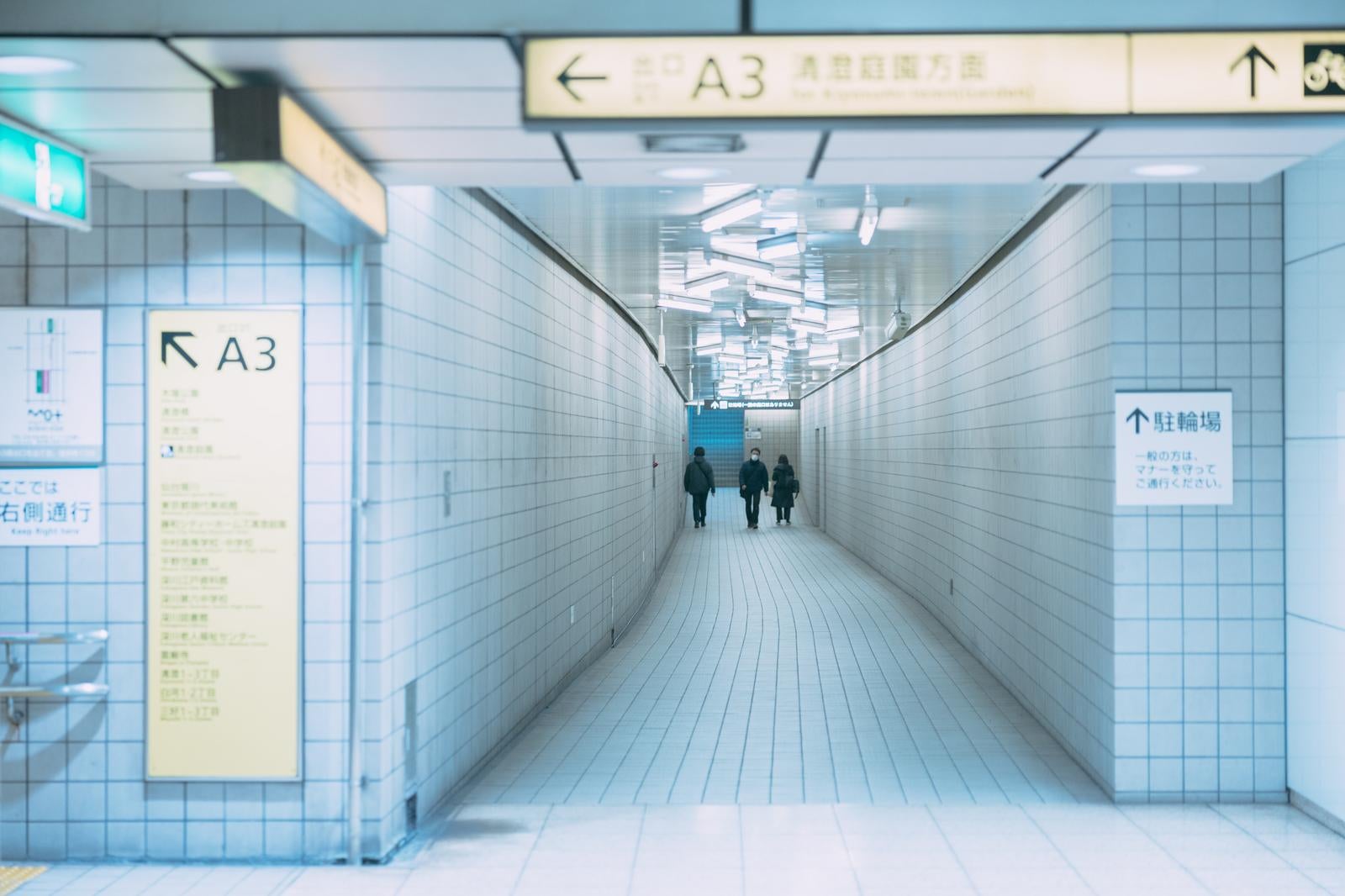 「清澄白河駅からA3出口に向かう」の写真