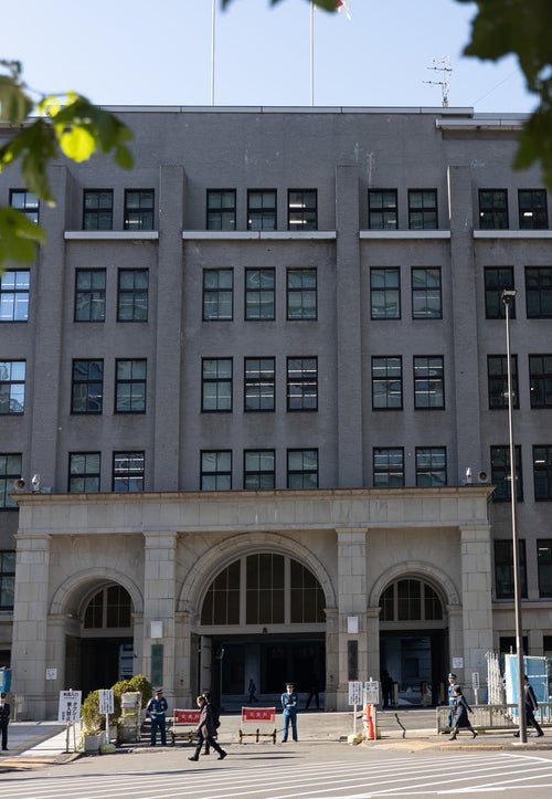 財務省と国税庁の建物の写真