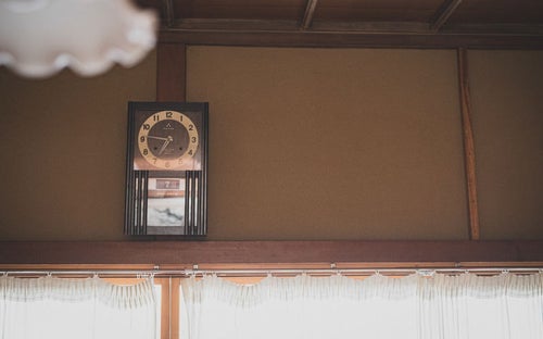 和室の掛時計の写真