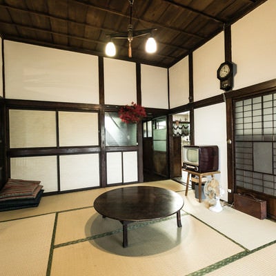 日本家屋の昭和レトロな和室の写真