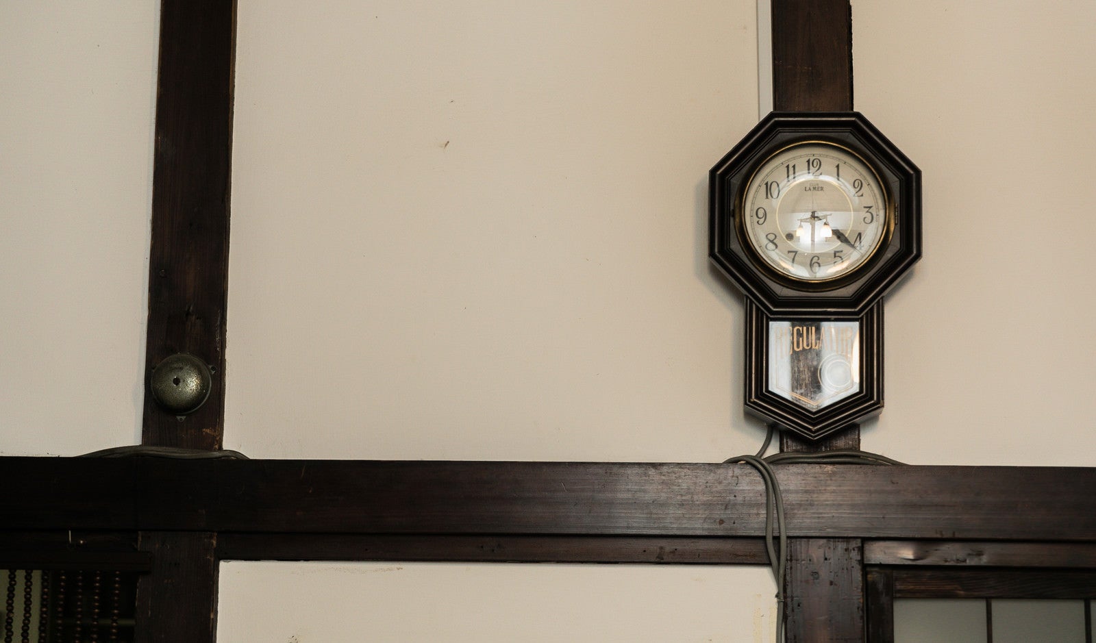「古い掛時計」の写真